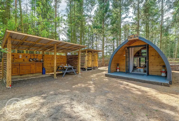 Glamping pod at Lincolnshire Lanes with an outdoor kitchen