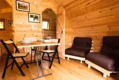Ensuite glamping pod with hot tub dining area
