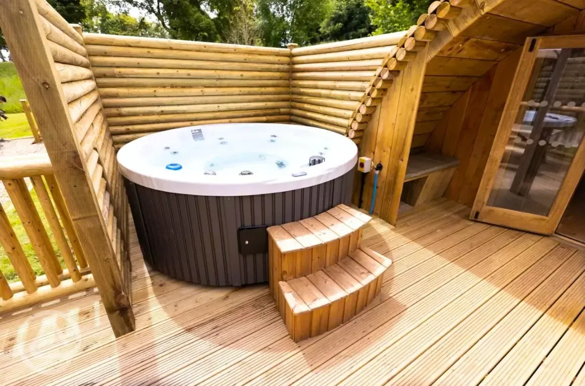 Wykeham glamping pod with hot tub