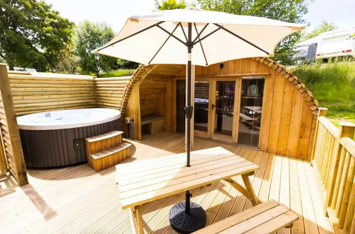 Wykeham glamping pod with hot tub