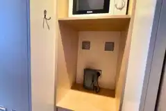 Super glamping pod fridge, microwave and kettle 