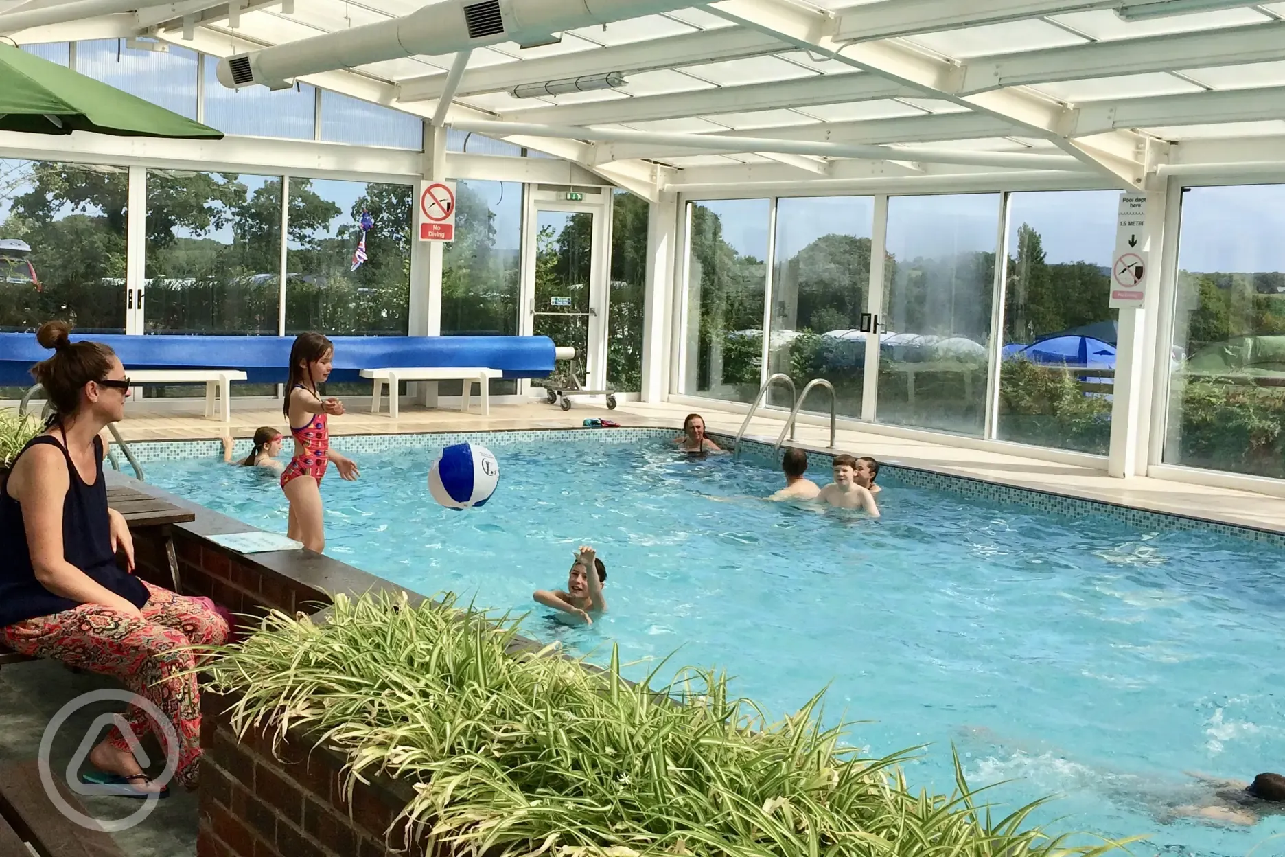 Indoor heated pool and jacuzzi 