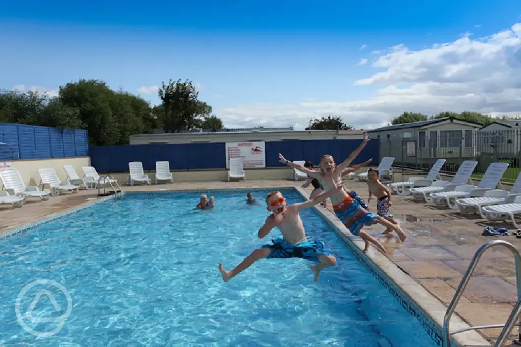 Swimming pool at Country View Holiday Park