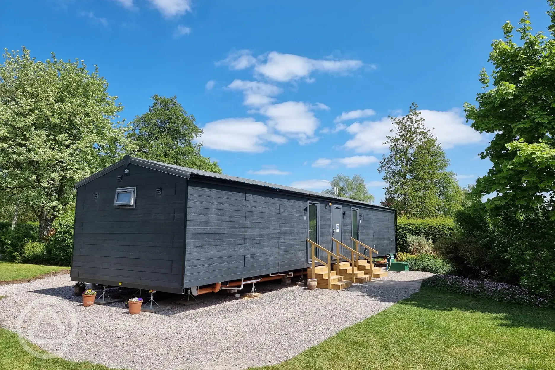 Facilities block with small step access