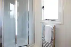 Shepherd's hut ensuite bathroom