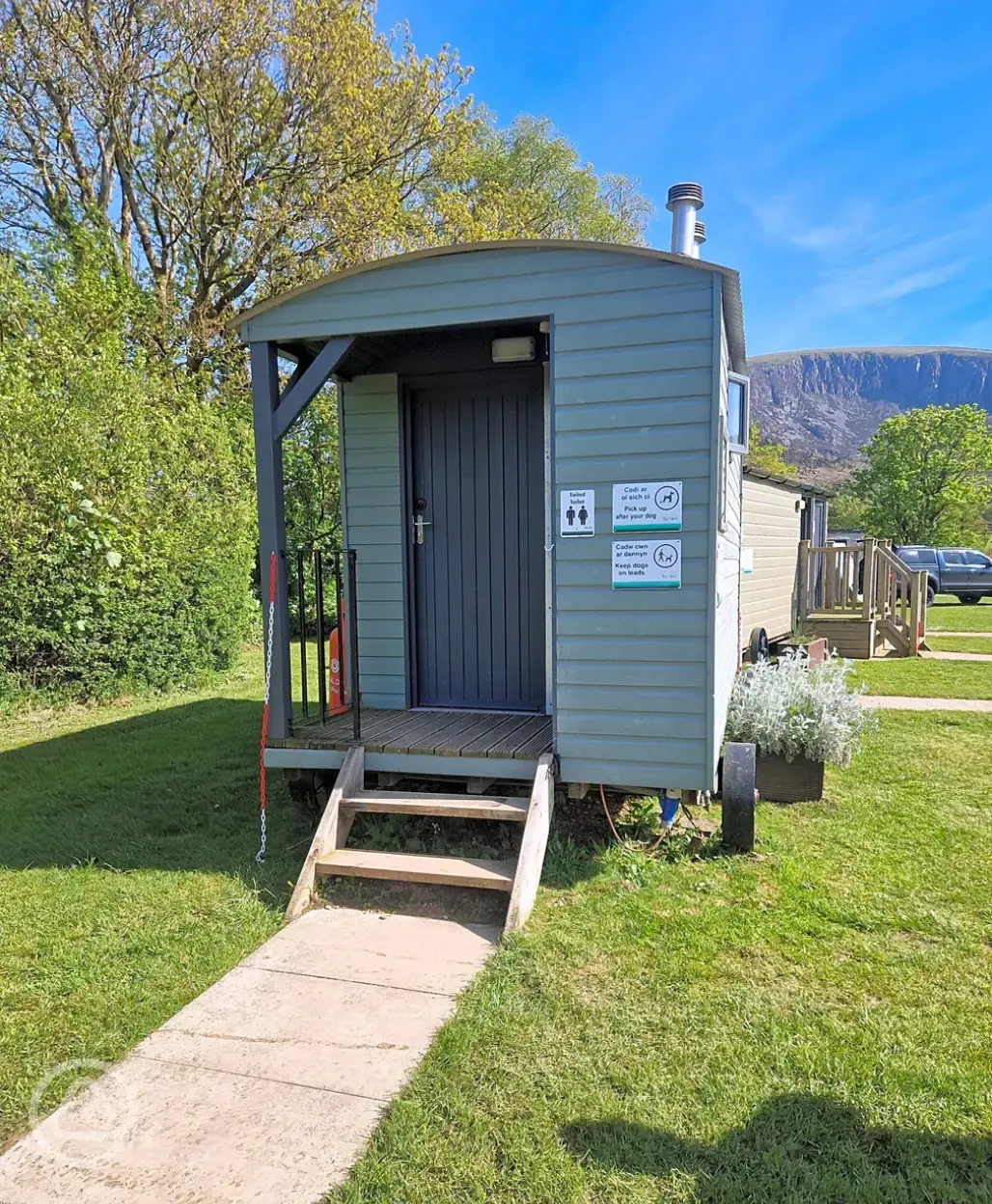 Heated facility block