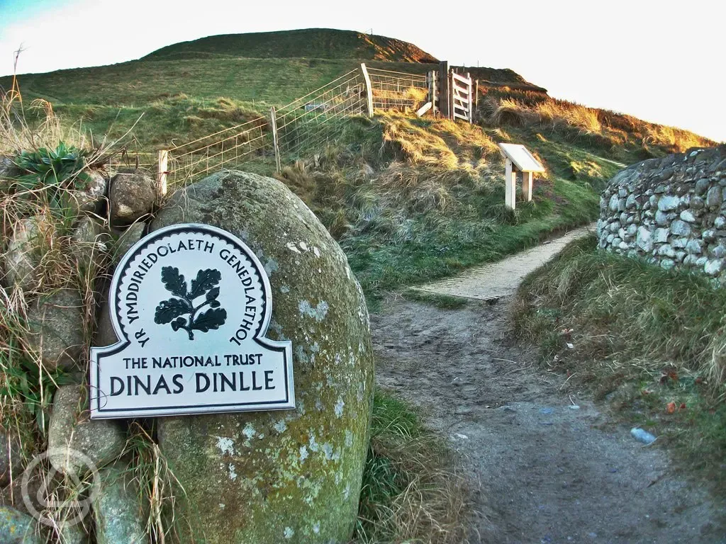 Dinas Dinlle National Trust path