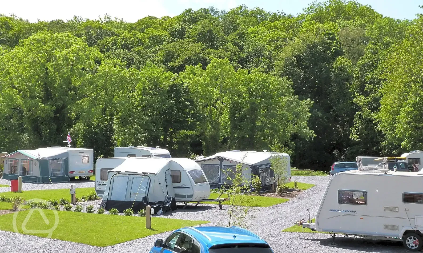 Deluxe hardstandings Riverside Camping