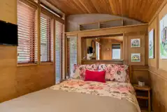 Y Caban double bedroom with bedding