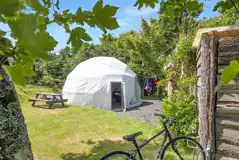 Geodome with a picnic bench, washing line and grass area