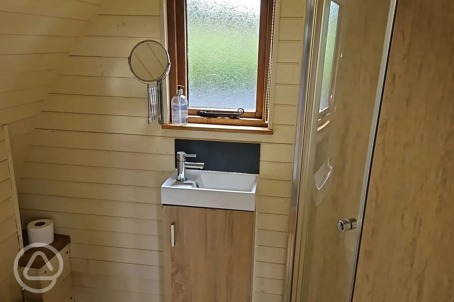 Glamping pod ensuite