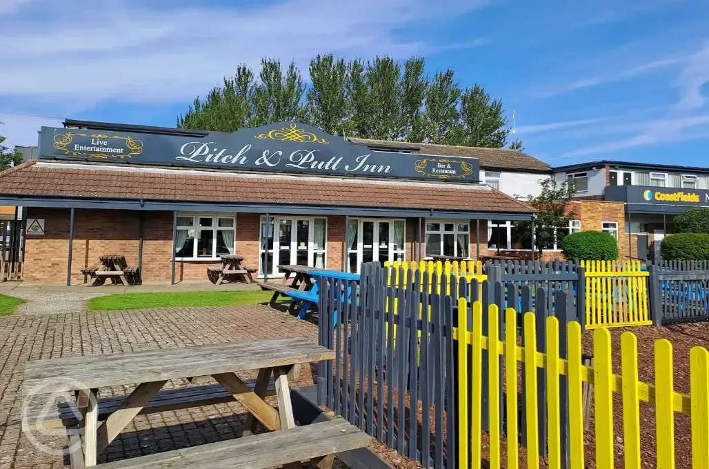 Pitch and Putt Inn outdoor seating