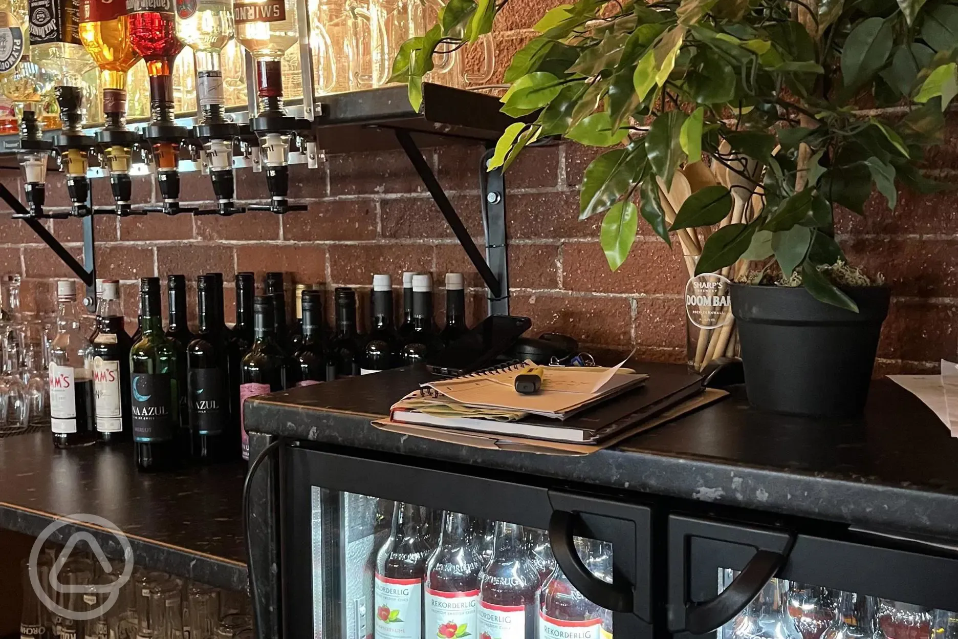 Onsite bar, The Fort Inn