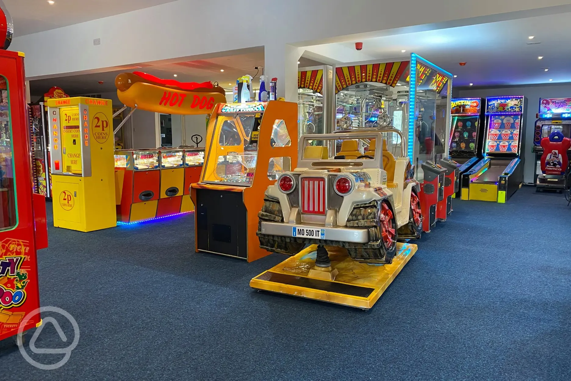 Arcade with 2p machines and fruit machines