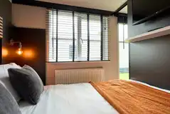 Glamping S-pod back double bedroom (bedding provided)