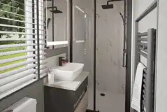 Ensuite S-Pod with hot tub bathroom