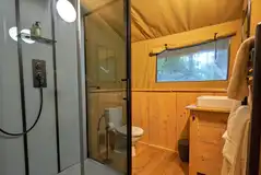 Safari tent ensuite bathroom (bring towels)