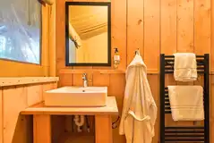 Safari tent ensuite bathroom (bring towels)