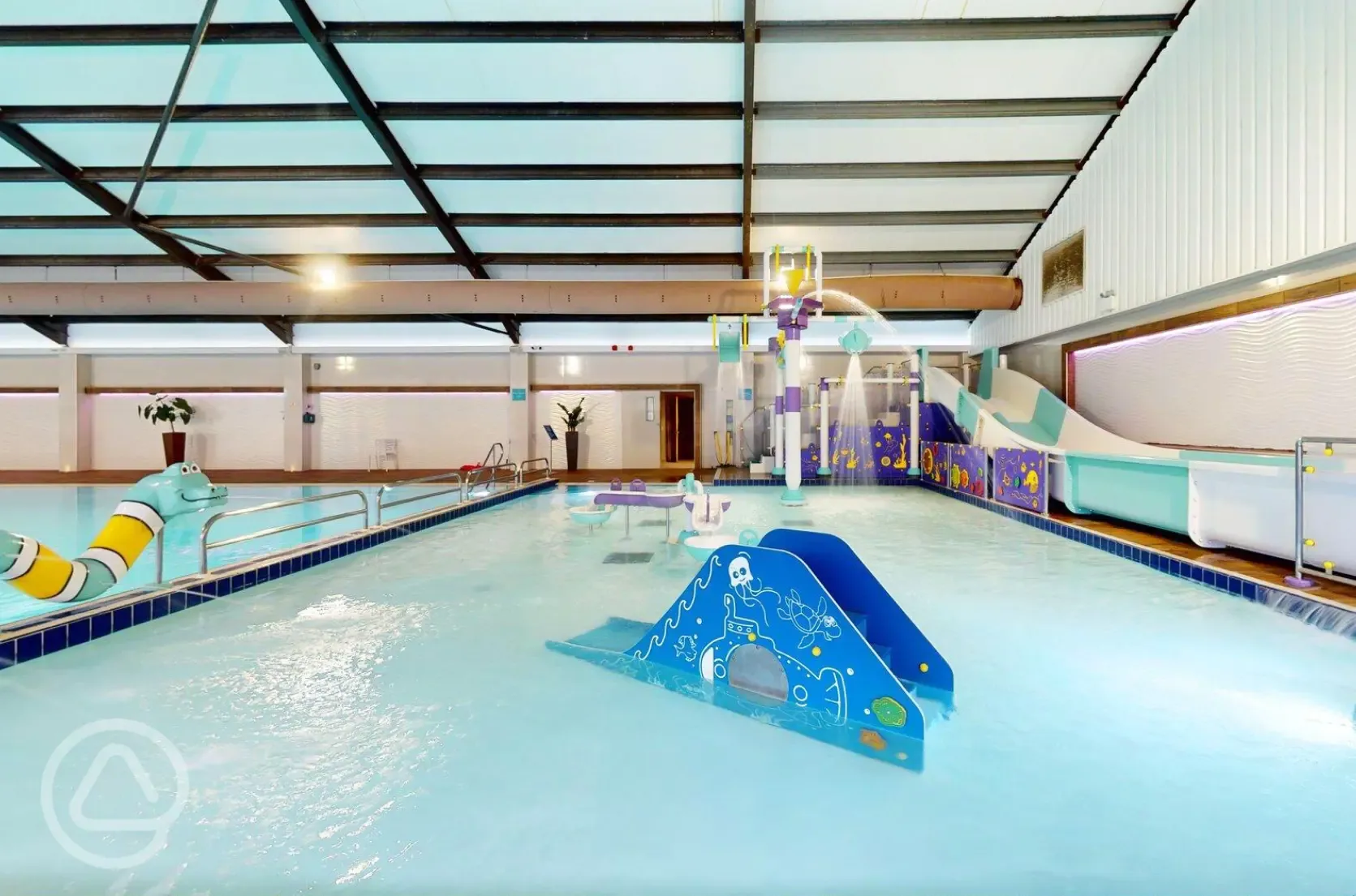 Indoor splash play zone