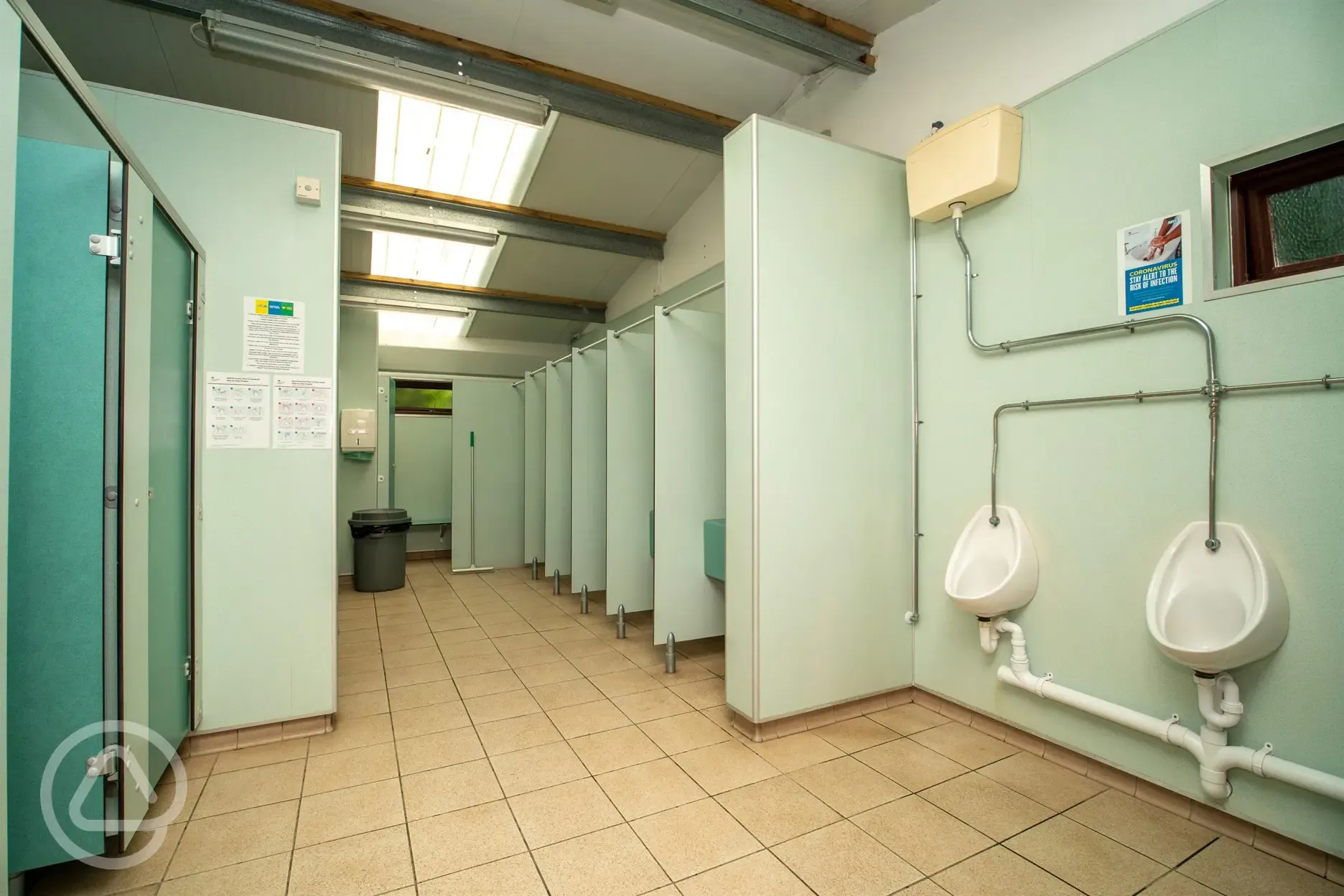 Upper wash block facilities with urinals and cublicles
