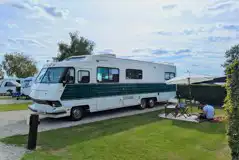 XL super serviced pitch with a private grass area