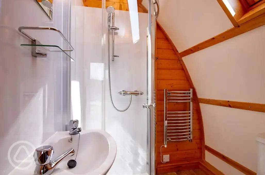 Deluxe ensuite Wigwam pod shower