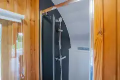Deluxe Mega Pod ensuite