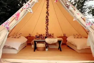 Twll Y Clawdd Touring and Camping Park, Llanrug, Caernarfon, Gwynedd