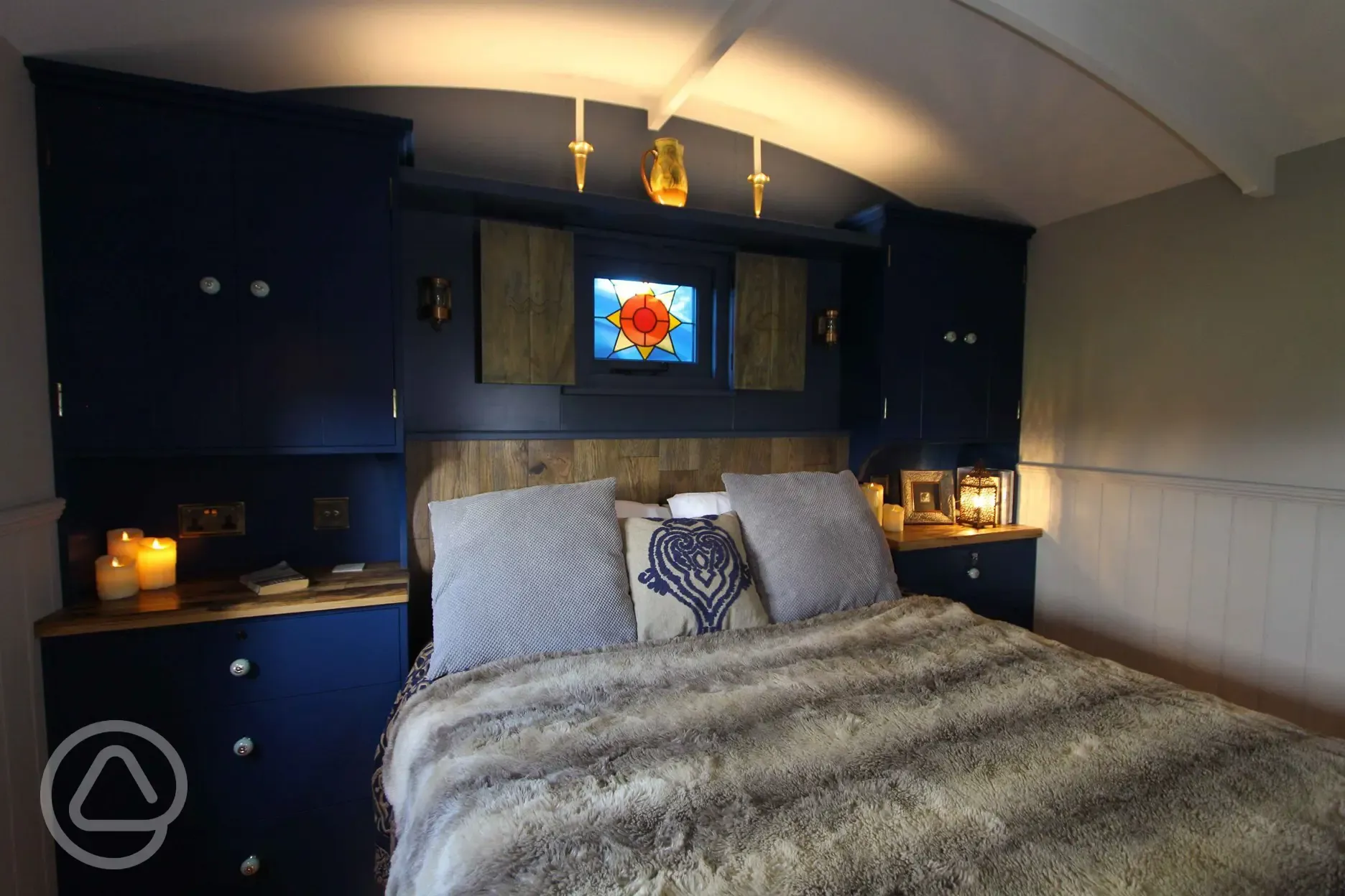 Shepherd's lodge bedroom