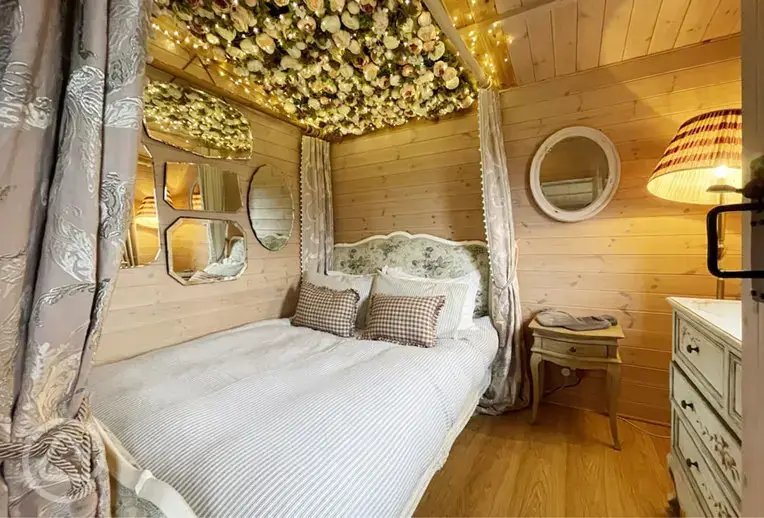 Nuthatch cabin bedroom