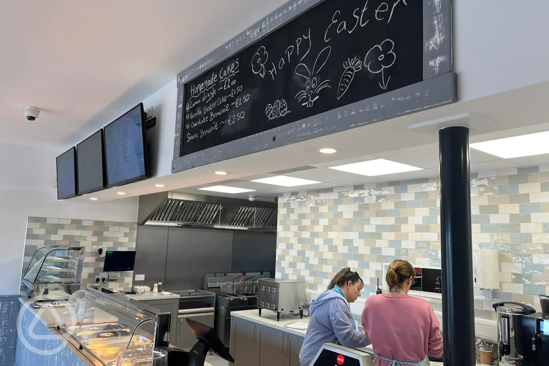 Onsite cafe serving options like breakfast, pizza and chips