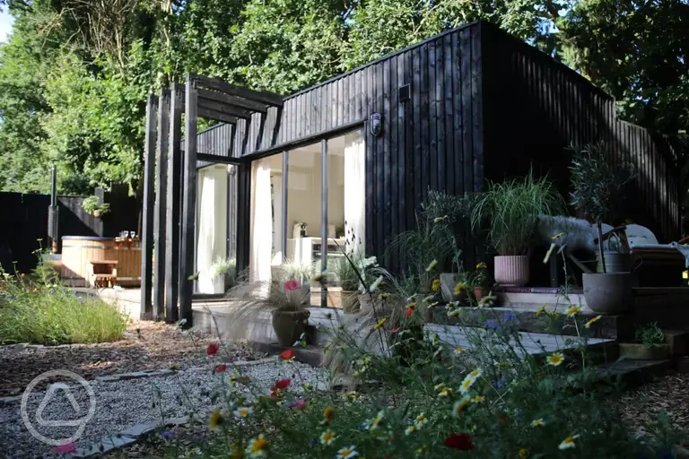 Ensuite cabin exterior