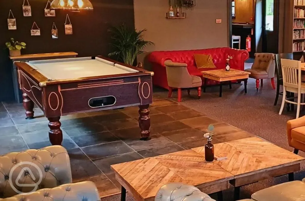 The Bent Peg bar