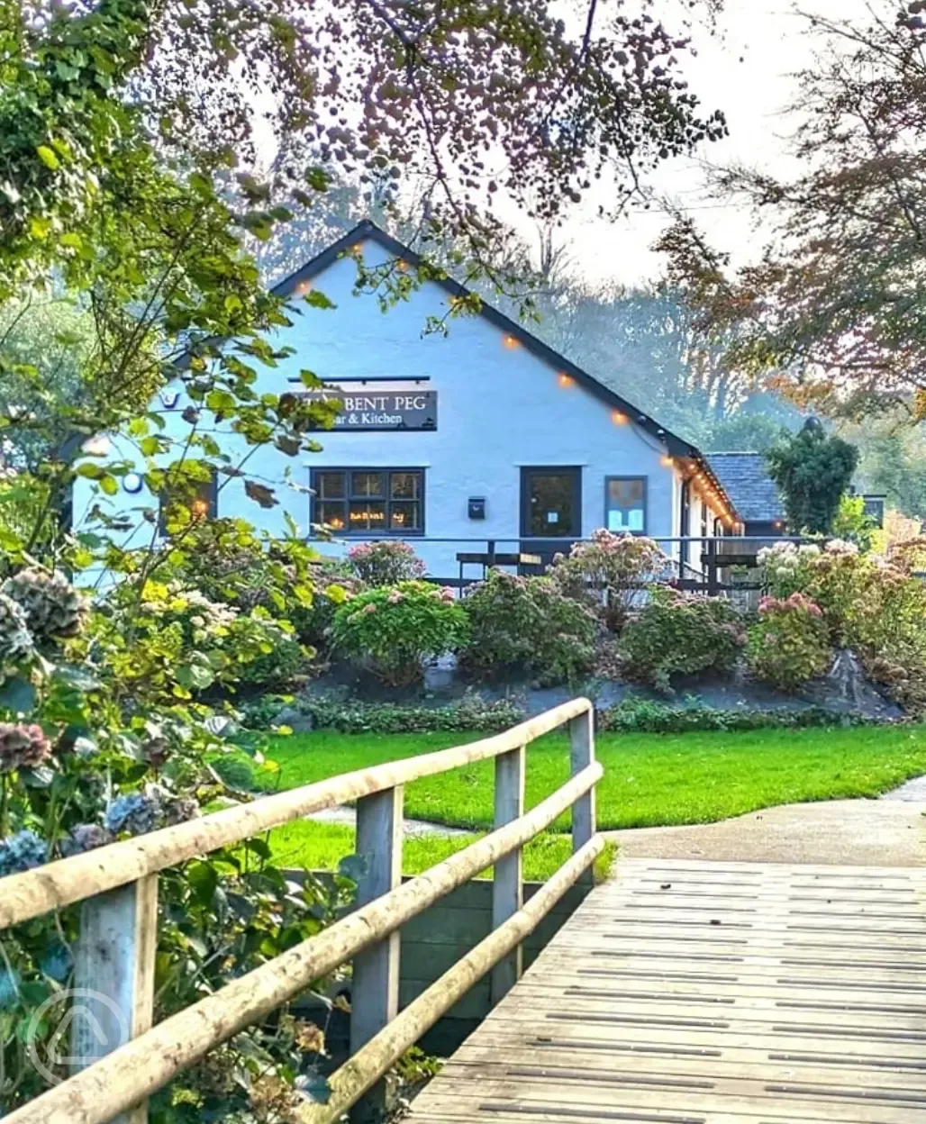 Onsite bar and restaurant - The Bent Peg 