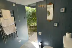 Shepherd's hut private bathroom Shepherd's hut private bathroom