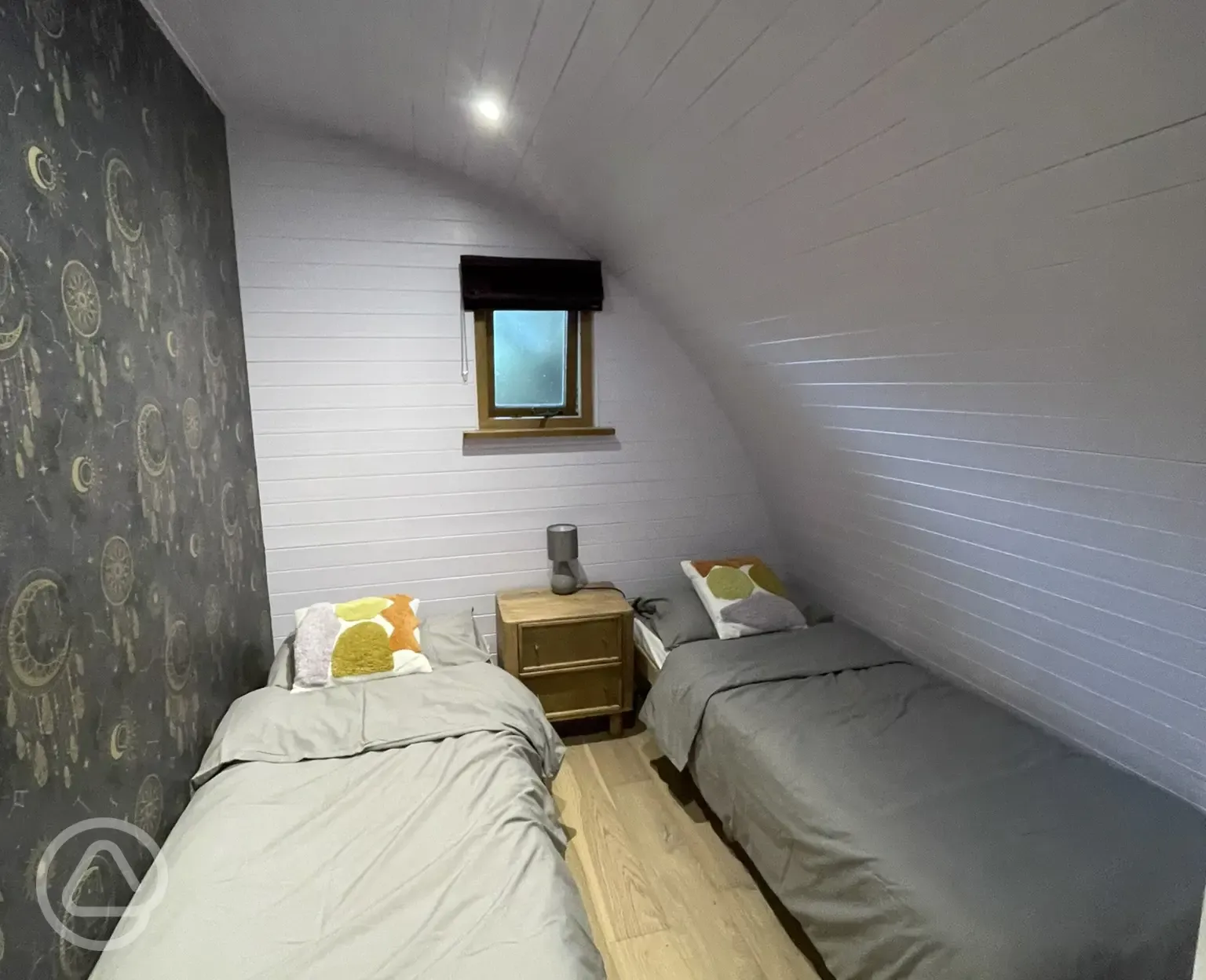 Ensuite glamping pod (two bedrooms) - twin bedroom