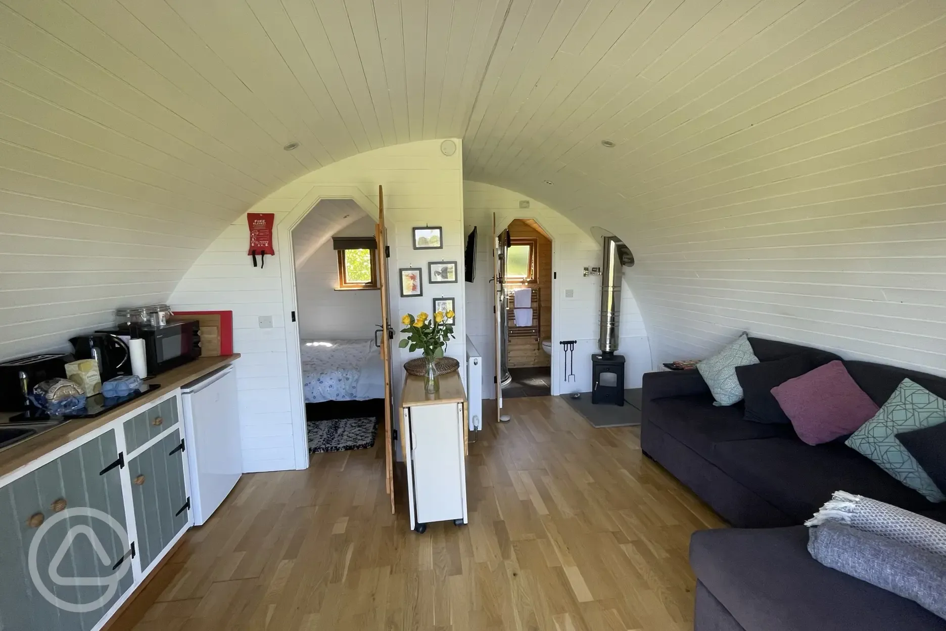 Ensuite glamping pod (one bedroom) - living area