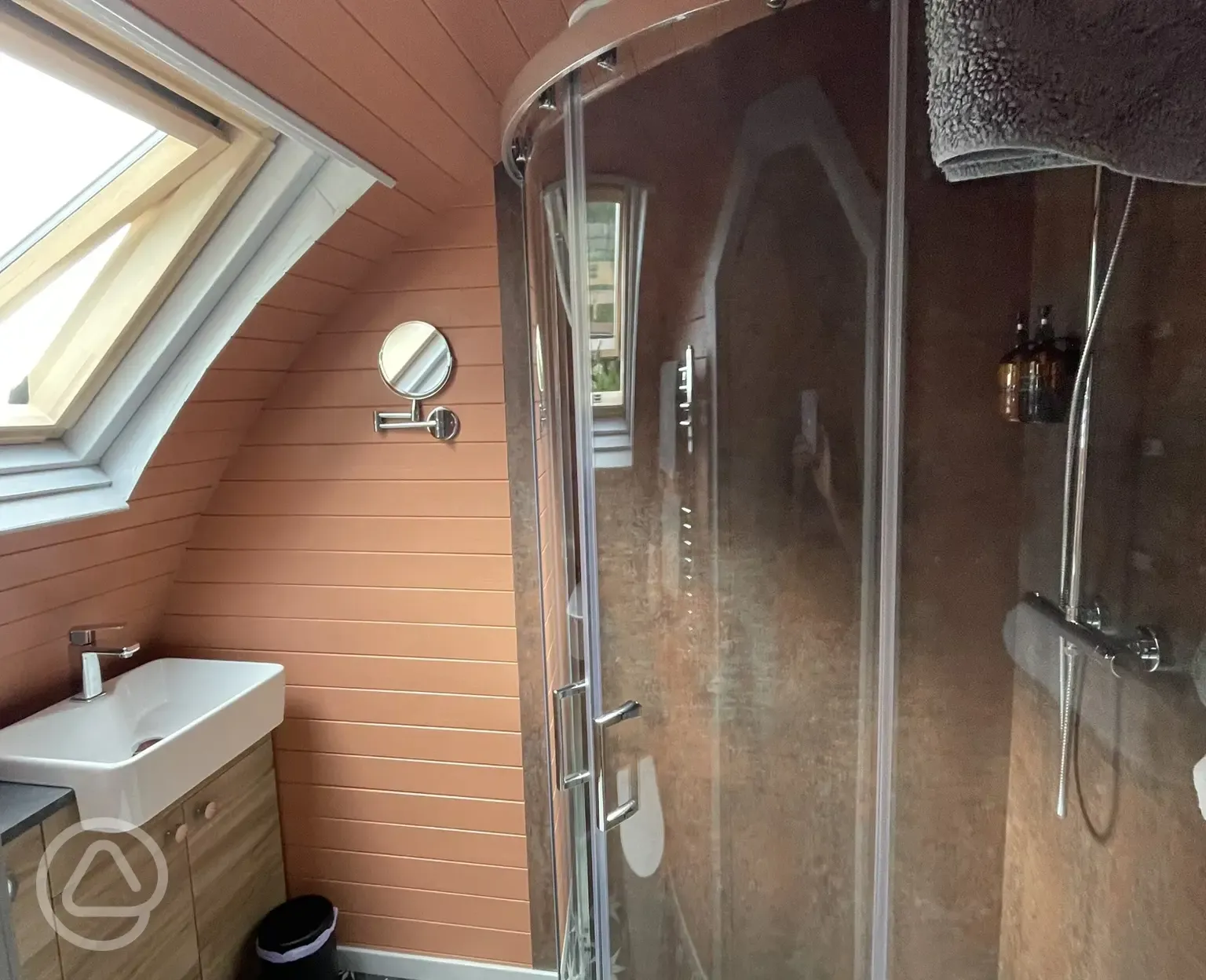 Ensuite glamping pod (two bedrooms) - ensuite bathroom