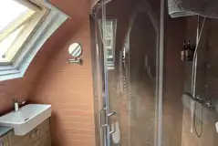 Ensuite glamping pod (two bedrooms) - ensuite bathroom Ensuite glamping pod (two bedrooms) - ensuite bathroom