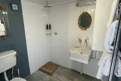 Shepherd's hut private bathroom Shepherd's hut private bathroom