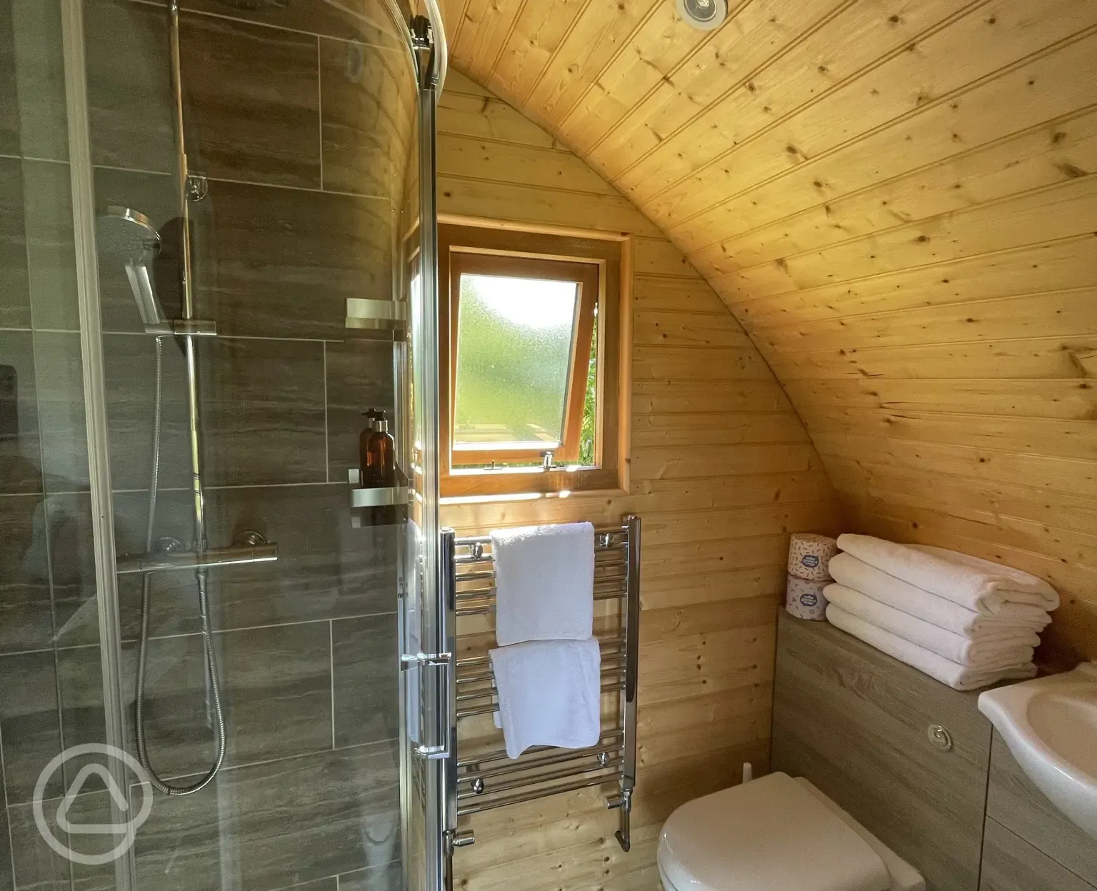 Ensuite glamping pod (one bedroom) - ensuite bathroom