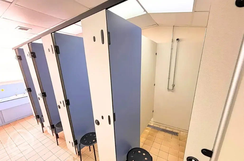 Male showers with stools, hot water, shaving sockets and power points