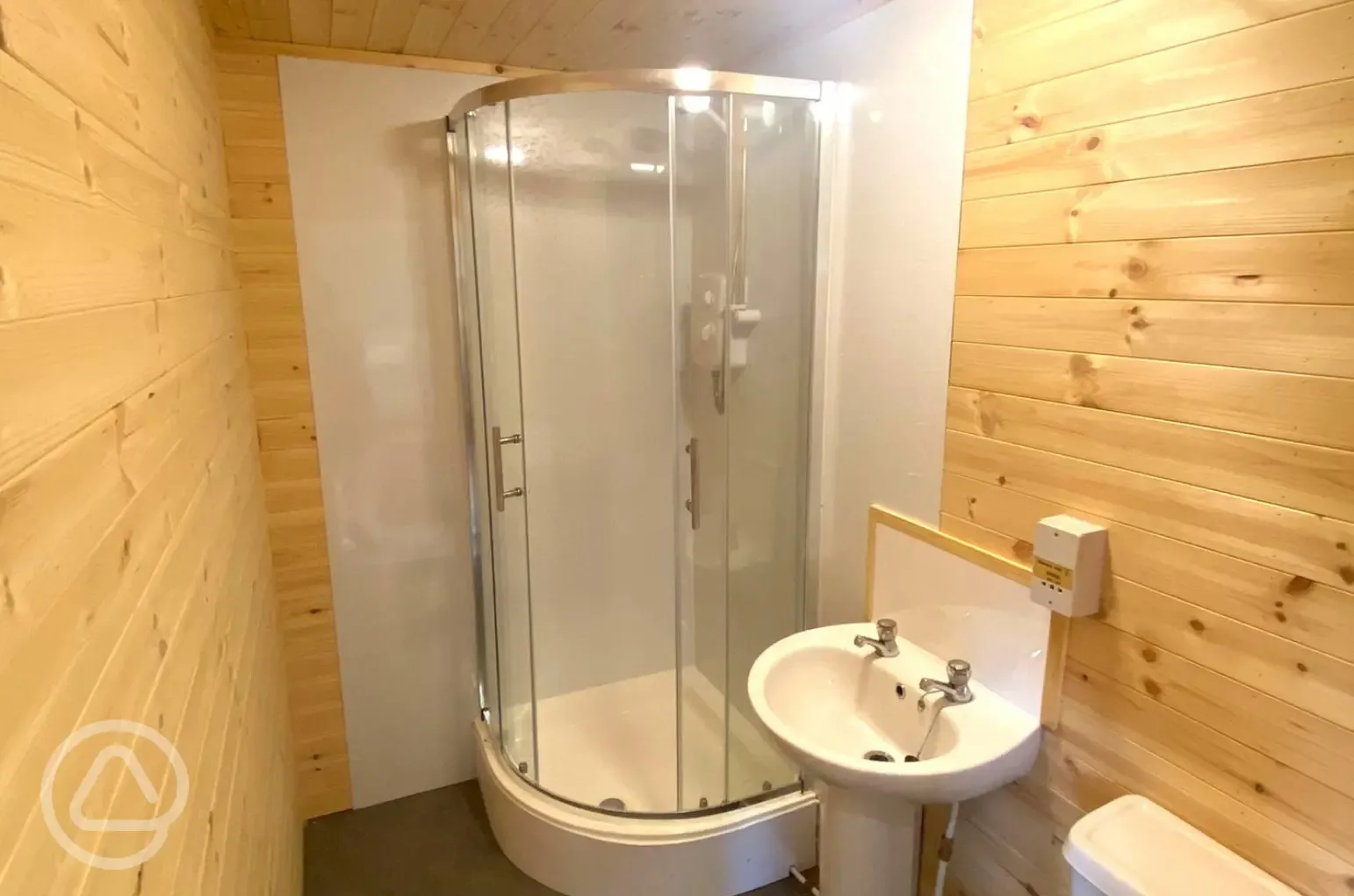 Aspen lodge ensuite bathroom with a shower, toilet, and sink