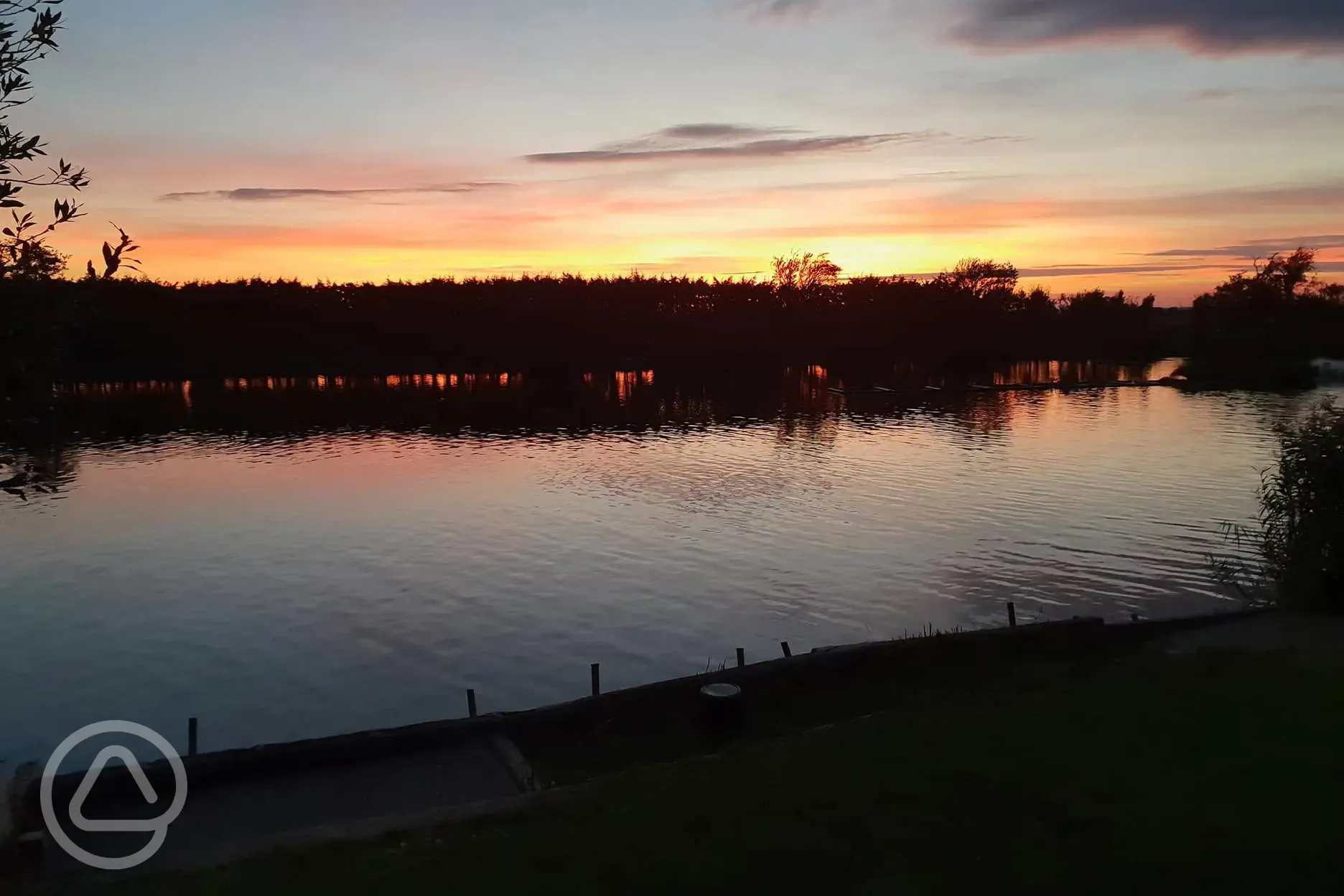 Stunning sunset at Lake Ross Caravan Park and Fishery