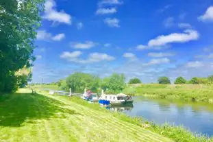 Riverview Caravan Park, Tattershall, Lincoln, Lincolnshire (9.9 miles)