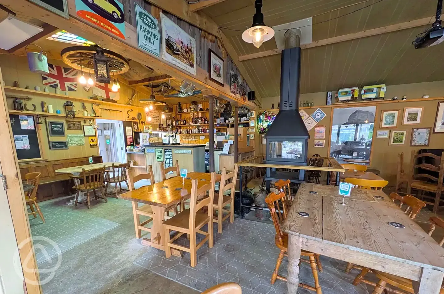 Onsite coffee shop and bar