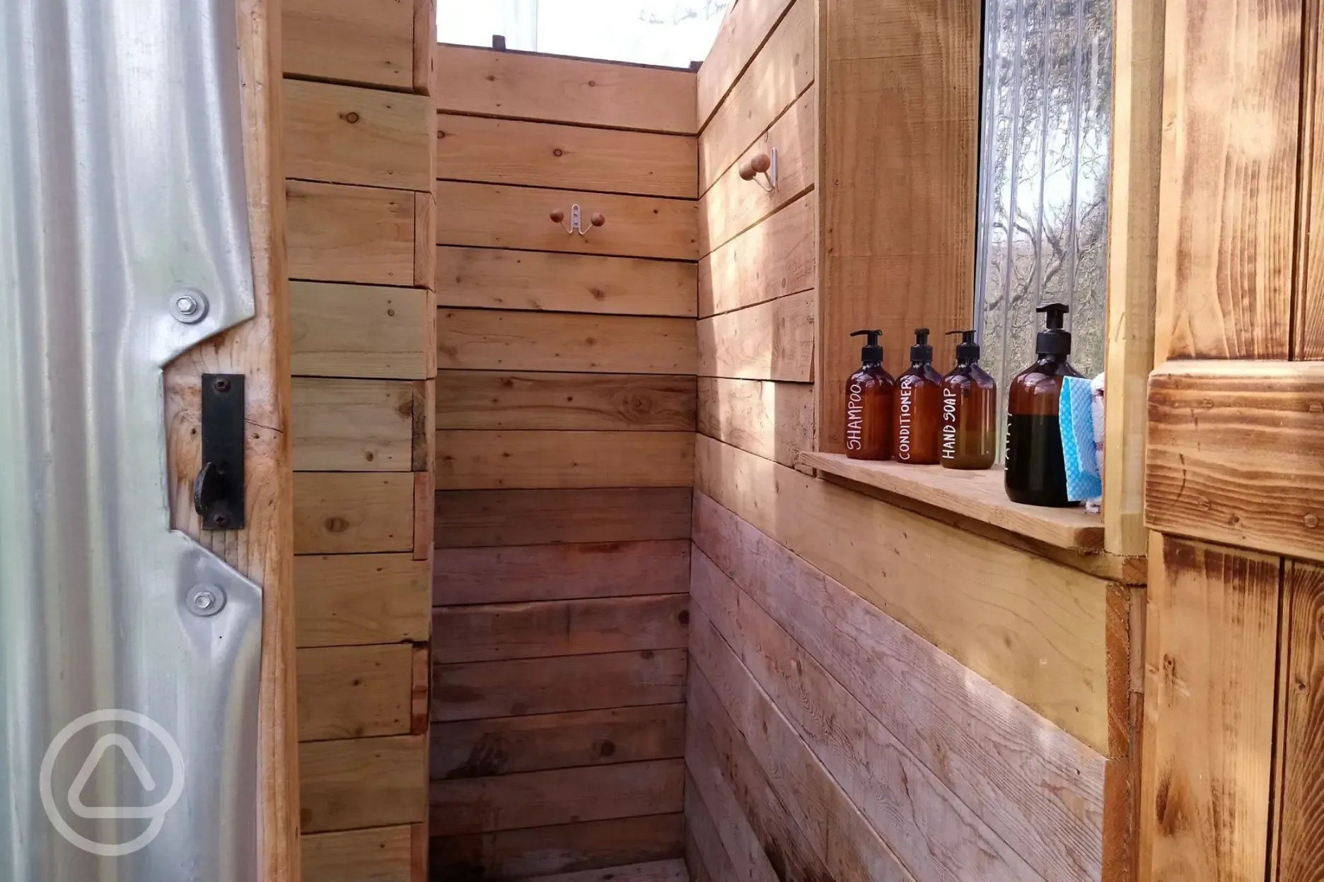 Shower toiletries