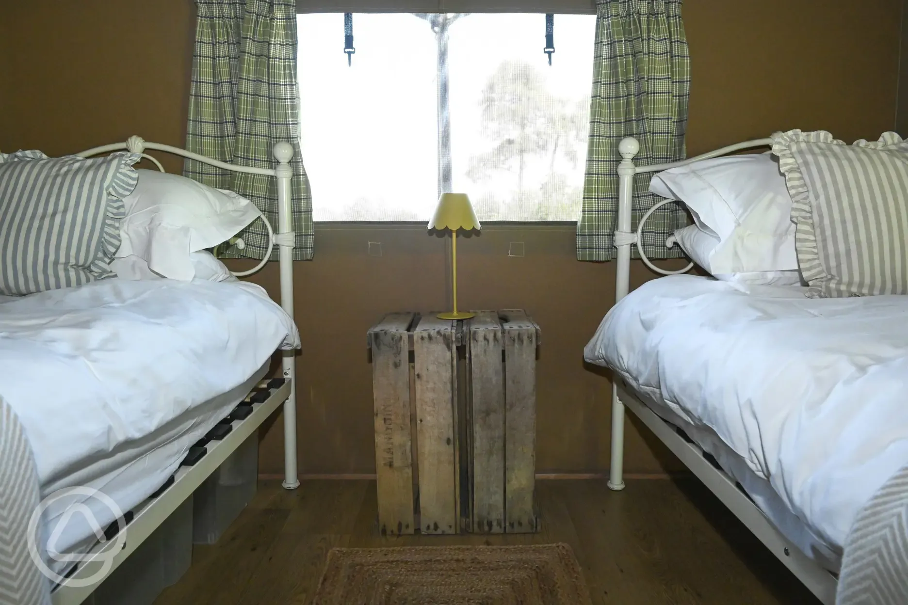 Twin Beds 
