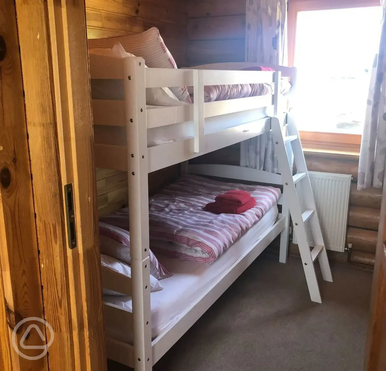Log cabin children's bedroom