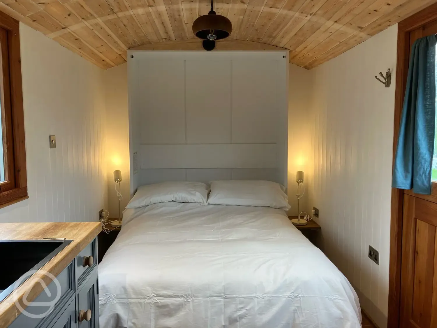 Railway carriage bed